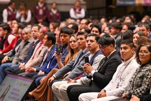 Participan congresistas en entrega del Premio Estatal de la Juventud